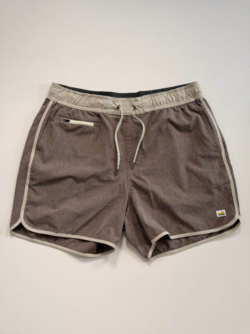 Vuori Men's Bank Shorts - Large - Picture 3 of 8
